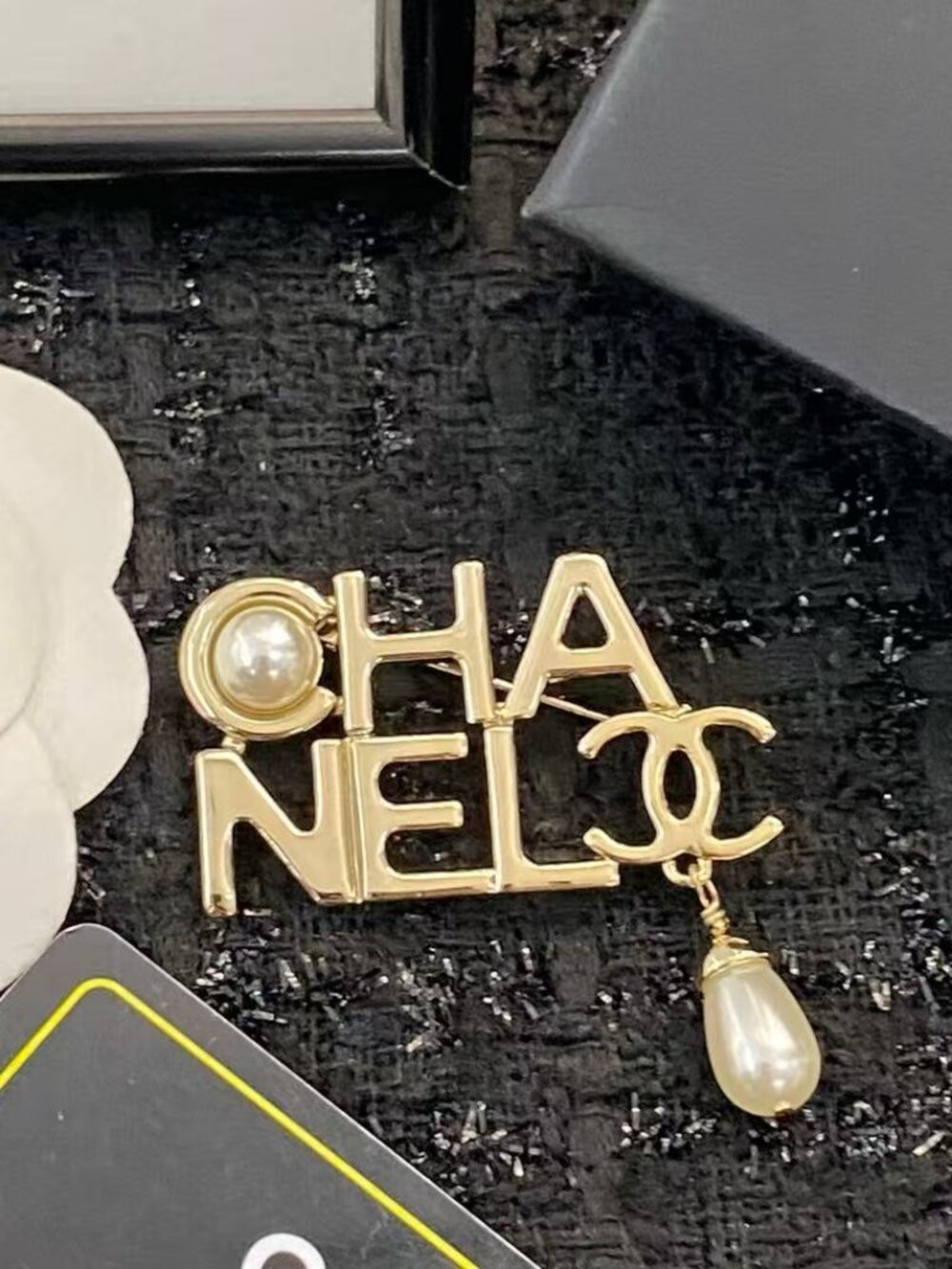 🌵Chanel brooch